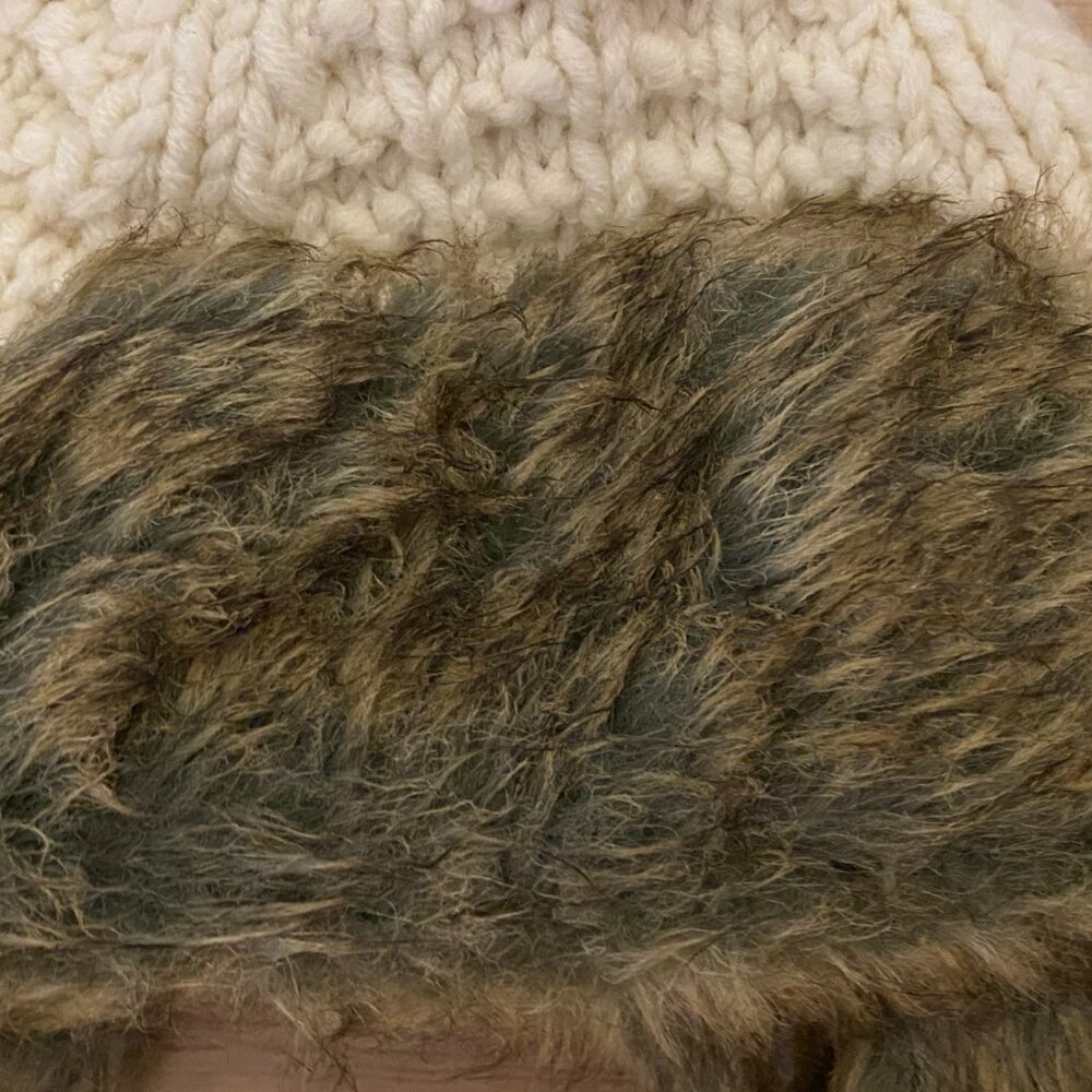 Bebe Cream Knit and Fleece Trapper Hat.  Faux Fur and Tassels. - Picture 4 of 7